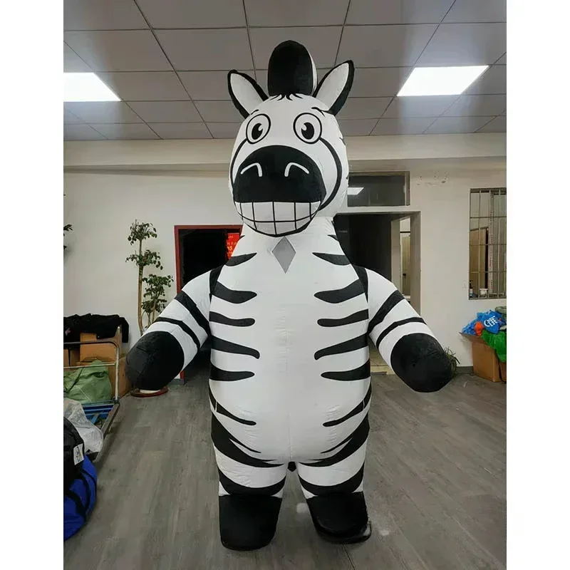 Event & Party Supply Photos - 大人用、全身を覆う、ふわふわ素材のゼブラの着ぐるみ。パーティーやパレード、イベントでのコスプレに最適。