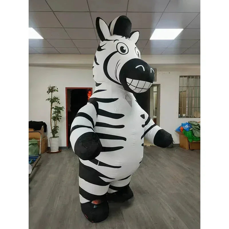 大人用、全身を覆う、ふわふわ素材のゼブラの着ぐるみ。パーティ - Event & Party Supply Photos のレビューと価格