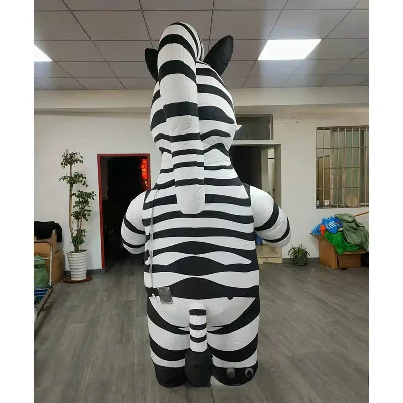 大人用、全身を覆う、ふわふわ素材のゼブラの着ぐるみ。パーティ - Event & Party Supply Photos のレビューと価格